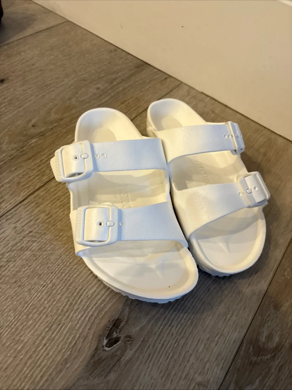 EUC Birkenstock Kids Arizona EVA Sandals White Slip-On Size 33 EU 2 US
